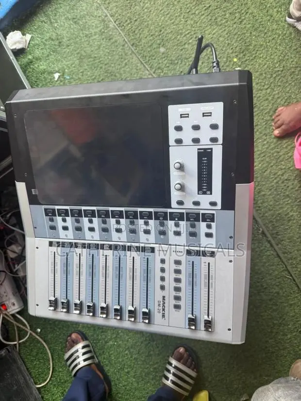 Mackkie Digital Mixer 20 Channel · Photo 1
