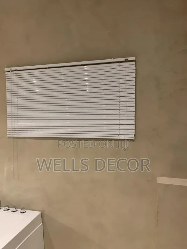 Contemporary Venetian Blinds · Photo 1