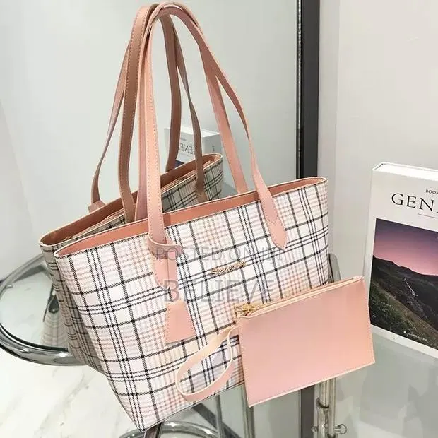 Shoulder Bags · Photo 1
