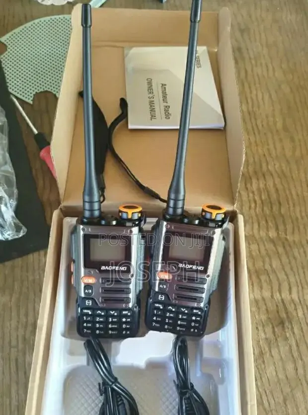 Heavy Duty Walkie Talkie 2pcs · Photo 1