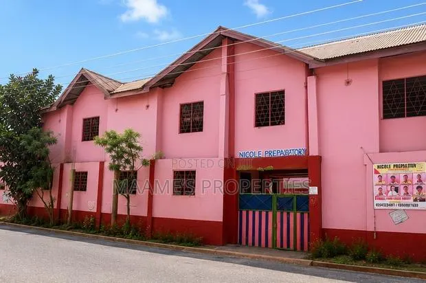 A School for Sale at Kumasi Awhiwaa, 8 Bedrooms in Total · Photo 1