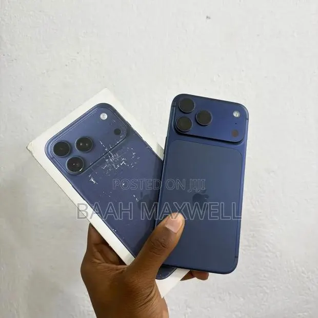Apple iPhone 17 Pro Max 256 GB Blue · Photo 1
