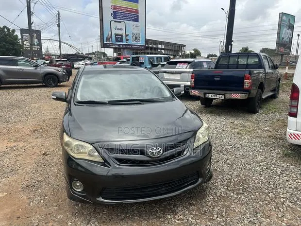 Toyota Corolla S 4dr Sedan (1.8L 4cyl 4A) 2013 Gray · Photo 1