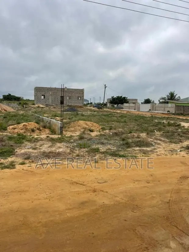 Serviced Beach Lane Plots > PRAMPRAM · Photo 1