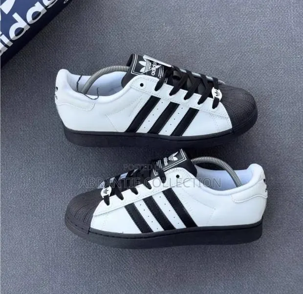 Adidas Originals Superstar Available · Photo 1