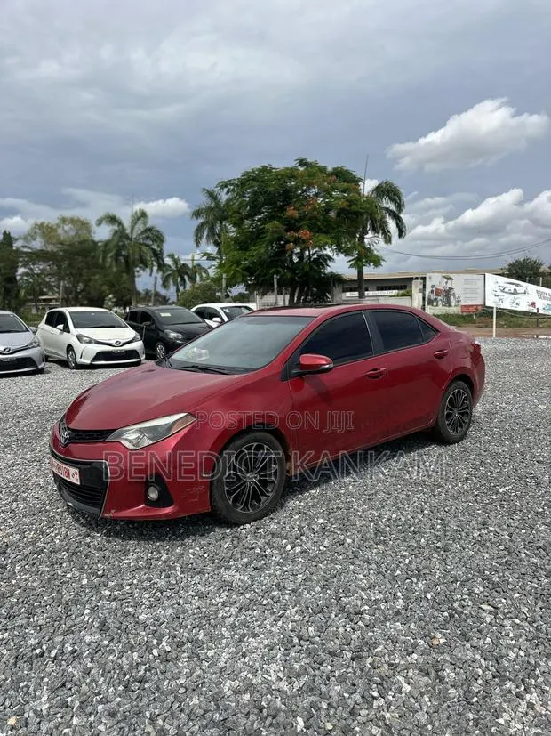 Toyota Corolla S 4dr Sedan (1.8L 4cyl CVT) 2016 Burgundy · Photo 1