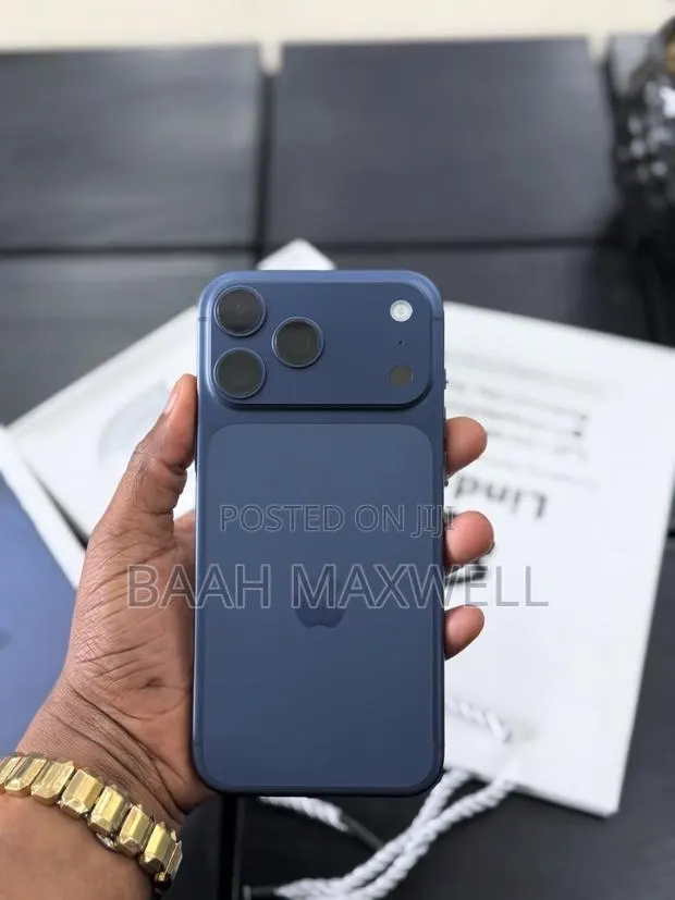 Apple iPhone 17 Pro Max 512 GB Blue · Photo 1
