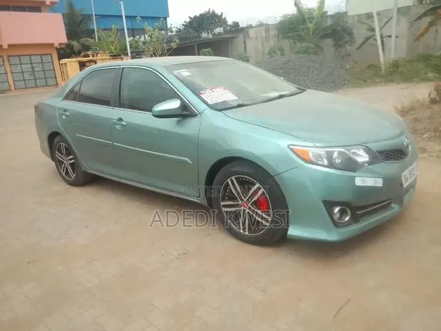 Toyota Camry SE 4dr Sedan (2.5L 4cyl 6A) 2014 Green · Photo 1