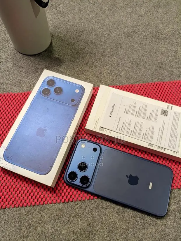 Apple iPhone 17 Pro Max 256 GB Blue · Photo 1