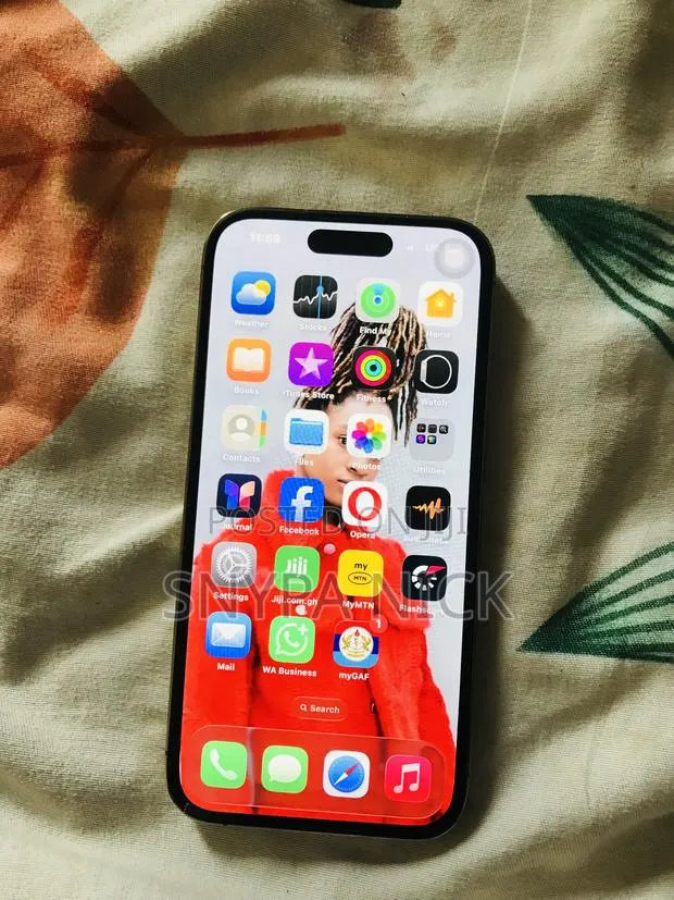 Apple iPhone 14 Pro 128 GB Gold · Photo 1
