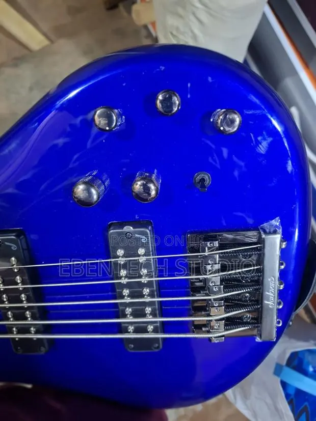 Jackson JS3V Bass Guitar 5 Strings for Rent · Photo 2