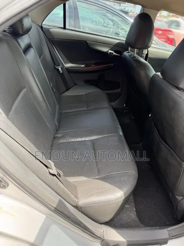 Toyota Corolla Altis 2012 Silver · Photo 1