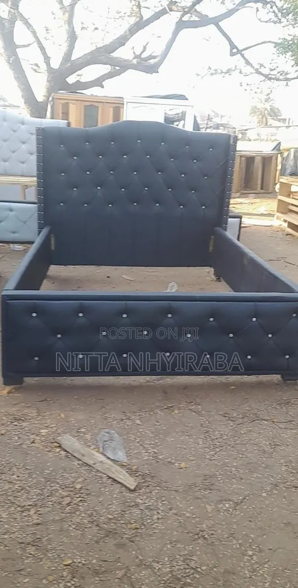 Durable King Sized Bed and Foreign Mattress · Photo 1