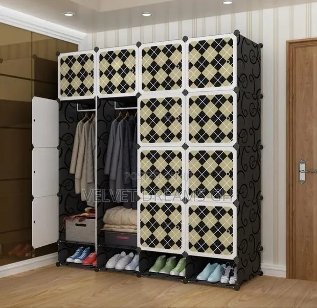 16 Cubes Plastic Wardrobe · Photo 1