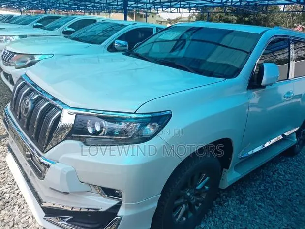 Toyota Land Cruiser Prado 2017 White · Photo 1