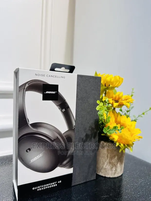 Bose Quiet Comfort 45 Headphone Enjoy With Bluetooth · Photo 1