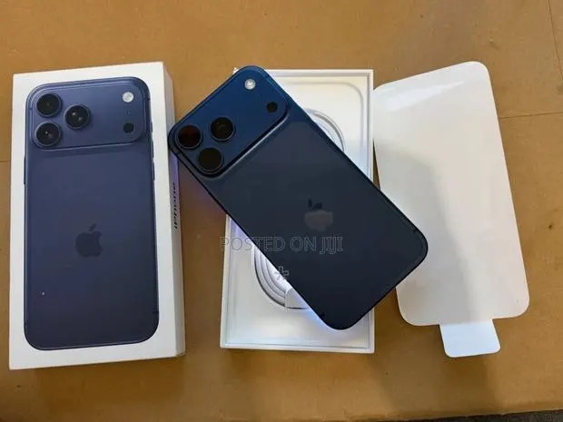 Apple iPhone 17 Pro Max 256 GB Blue · Photo 1
