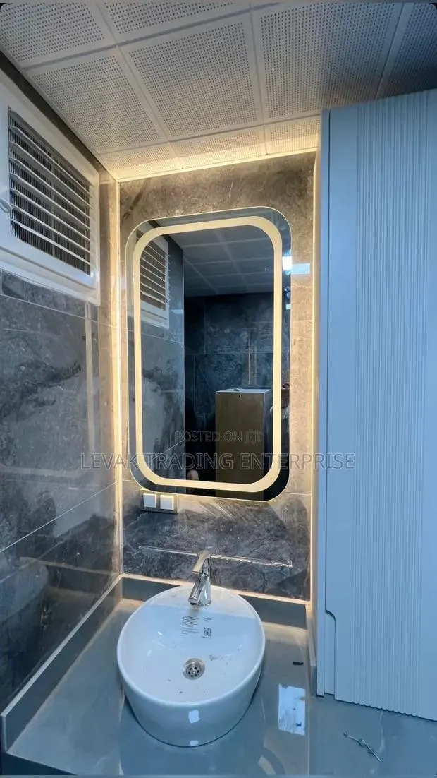 - Mirror With Light - Touch Light Mirror · Photo 1