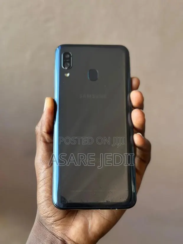 Samsung Galaxy A30 64 GB Black · Photo 1