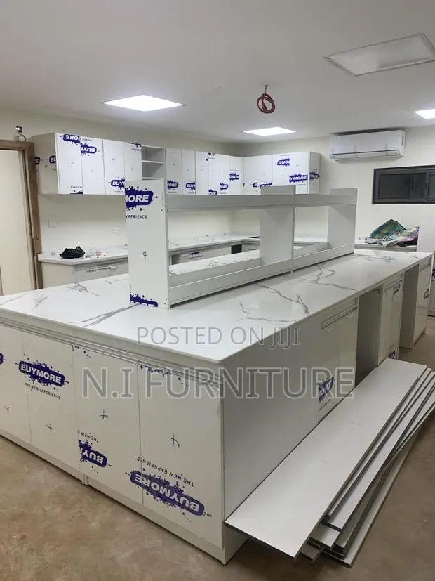 Standard Laboratory Room · Photo 1