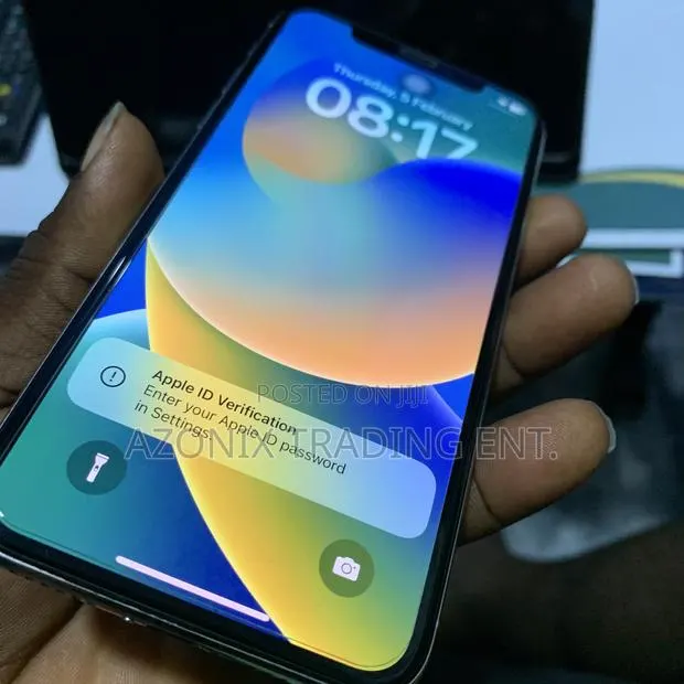 Apple iPhone X 64 GB White · Photo 1