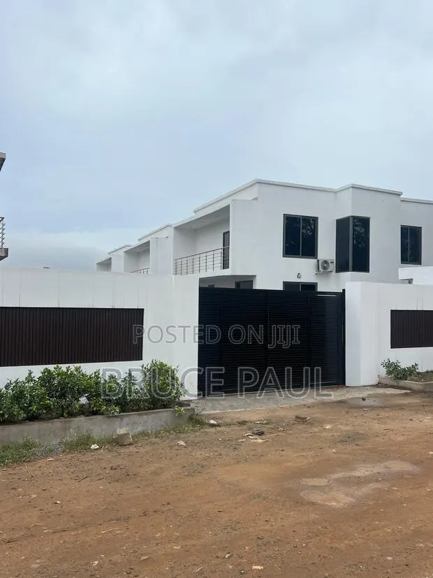 3bdrm Townhouse / Terrace in School Junction for rent · Photo 1