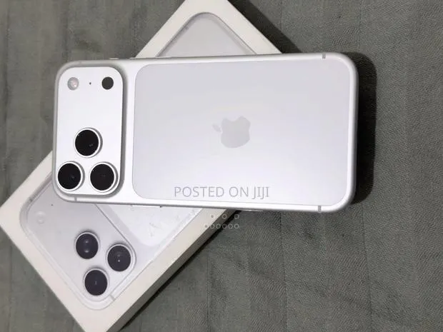 Apple iPhone 17 Pro Max 256 GB White · Photo 1