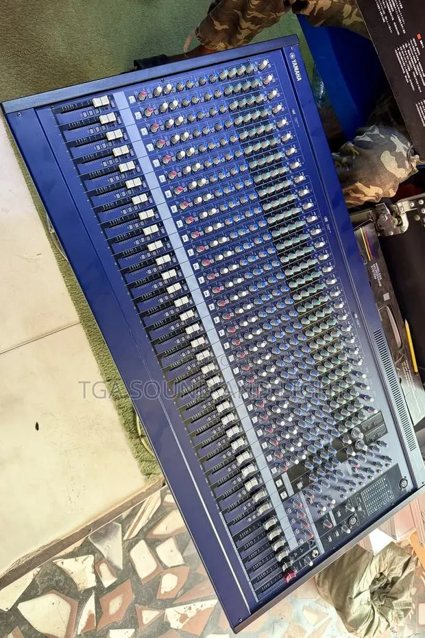 Yamaha Mg32/14fx Premium 32 Channel Mixer · Photo 1