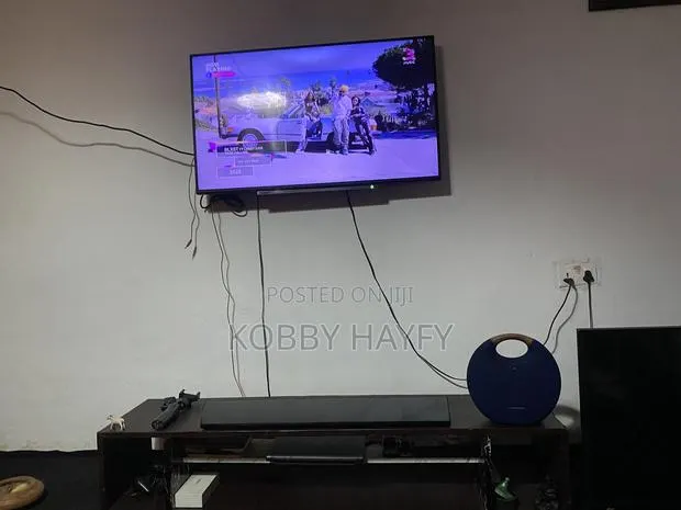 43” Inches Toshiba · Photo 1
