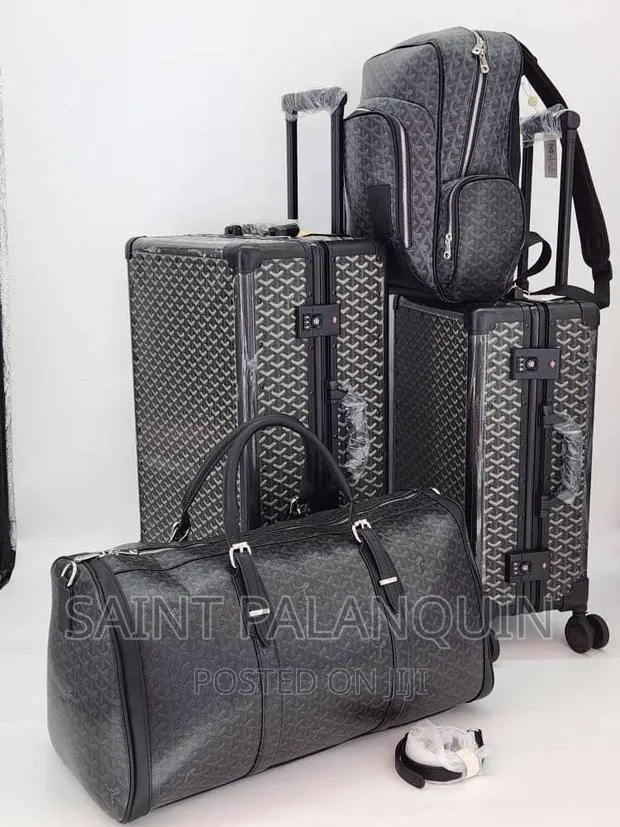 Family Traveling Luggages · Photo 1