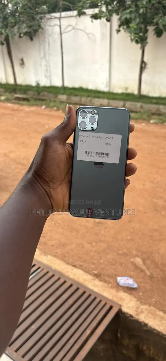 Apple iPhone 11 Pro Max 256 GB Green · Photo 1