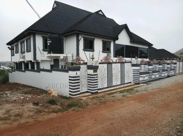 10bdrm Mansion in Brother K Estate, Kumasi Metropolitan for rent · Photo 1