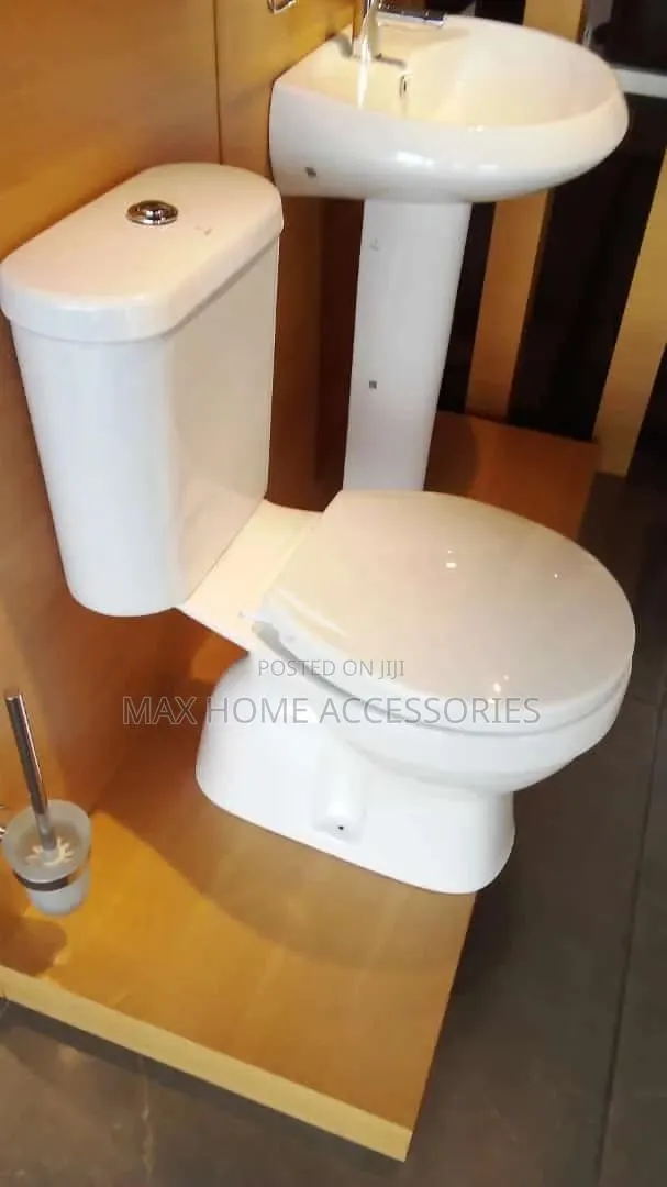 Jaguar Water Closet · Photo 1
