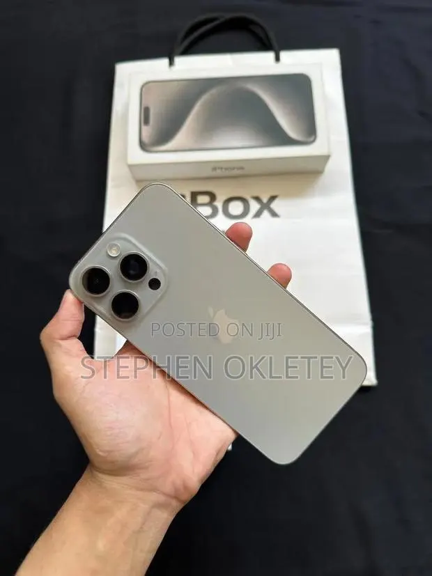 New Apple iPhone 15 Pro Max 256 GB Silver · Photo 1