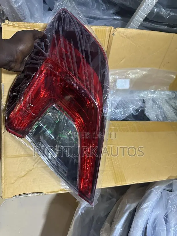 Honda Civic 2016-2018 Tail Light · Photo 1