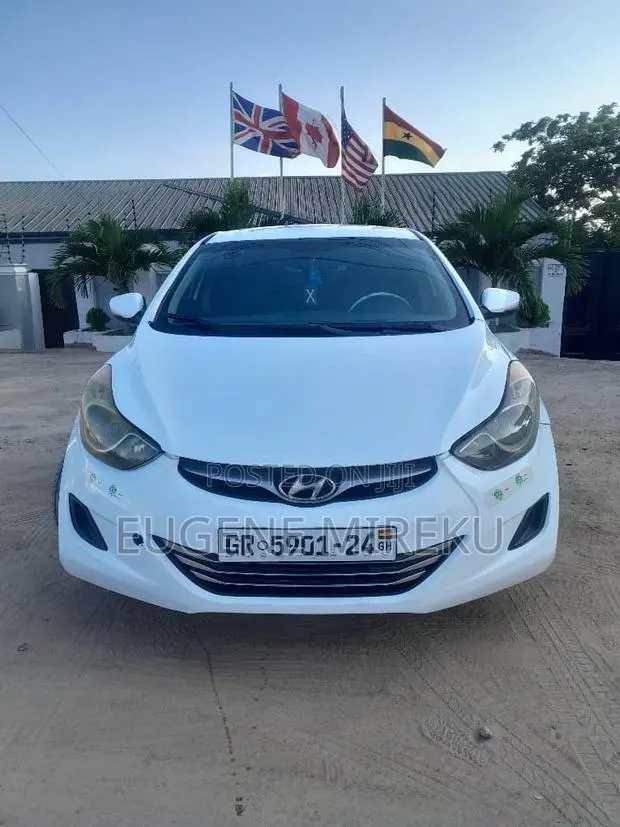 Hyundai Elantra 2013 White · Photo 1