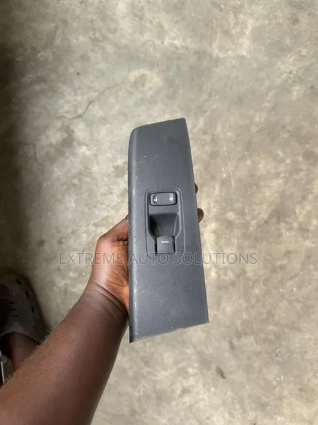 Honda CRV 2025 Passenger Door Switch · Photo 1