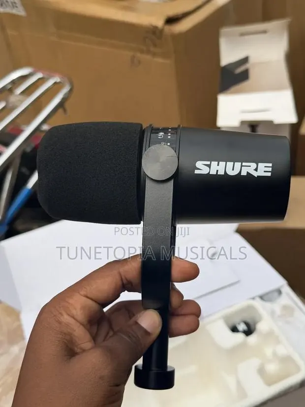 Shure Mv7 Podcast Microphone. · Photo 1