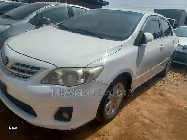 Toyota Corolla 2013 White · Photo 1