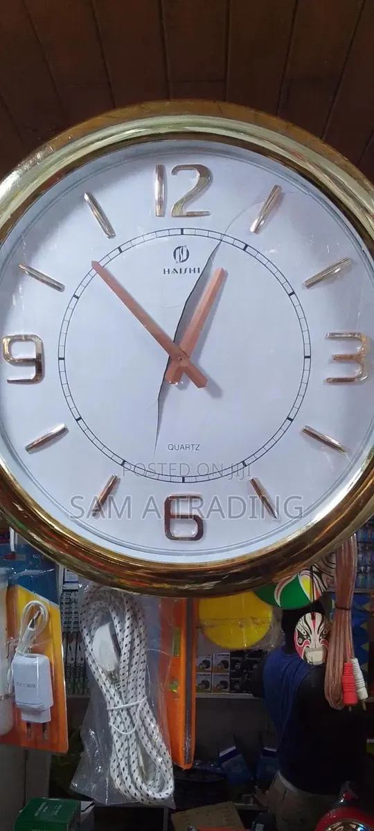 Quartz Wall Clock · Photo 1