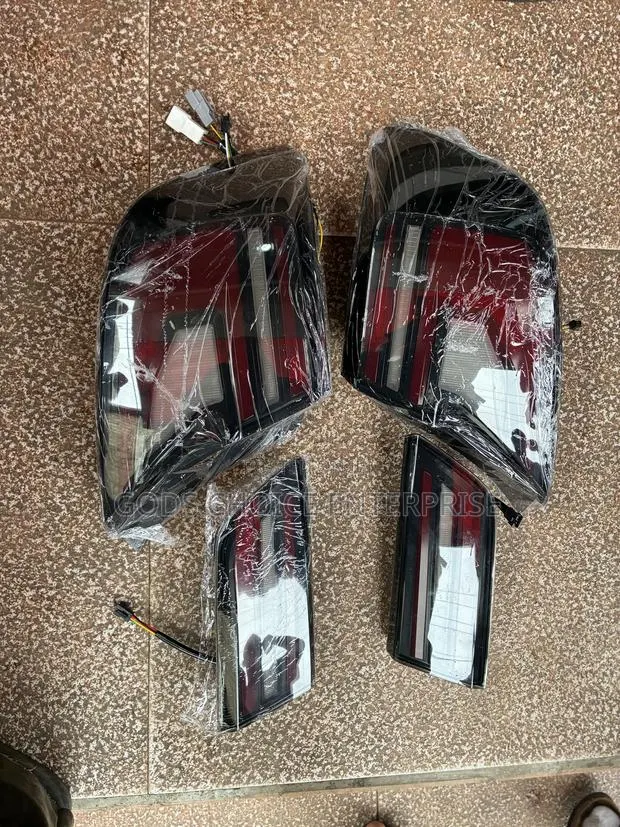 Complete Taillight and Boot Light Camry 2012-2014 SE · Photo 1
