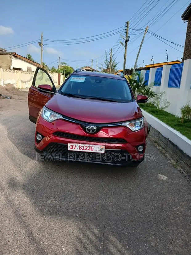Toyota RAV4 LE 4dr SUV (2.5L 4cyl 6A) 2018 Red · Photo 1