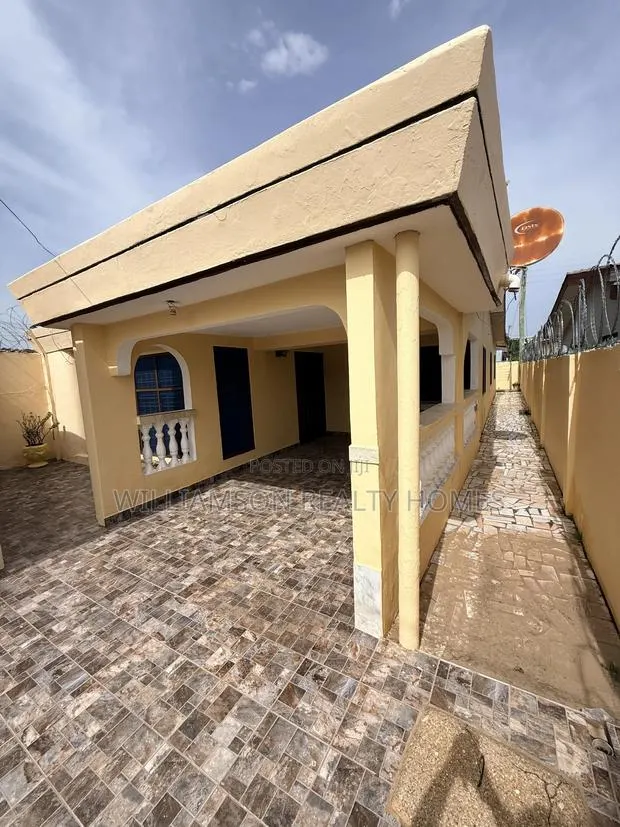 3bdrm House in Community 20 Estate, Spintex for rent · Photo 1