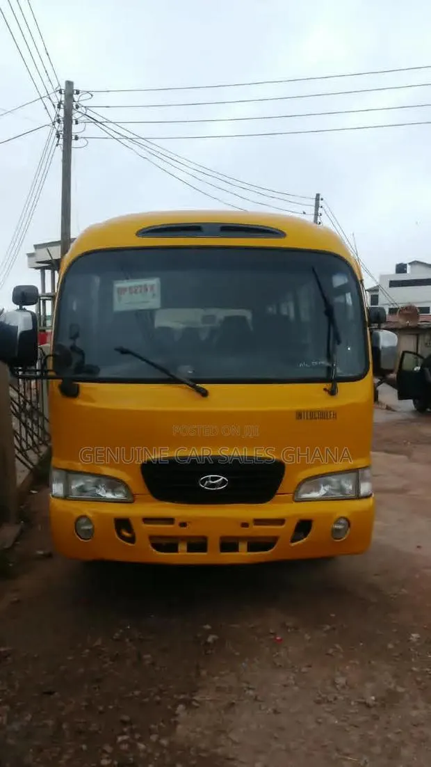 Hyundai County 2017 Yellow · Photo 1