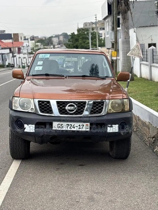 Nissan Patrol 2005 Brown · Photo 1