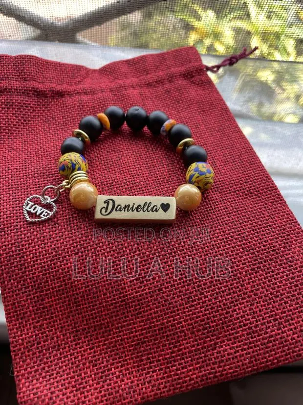 Engraved Customized Beaded Bracelet · Photo 1