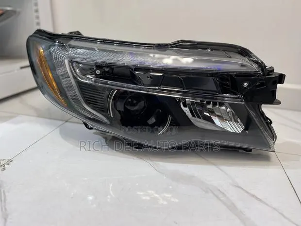Honda Pilot 2016-2022 Headlight 2019, 2020, 2021, 2022, 2023 · Photo 1