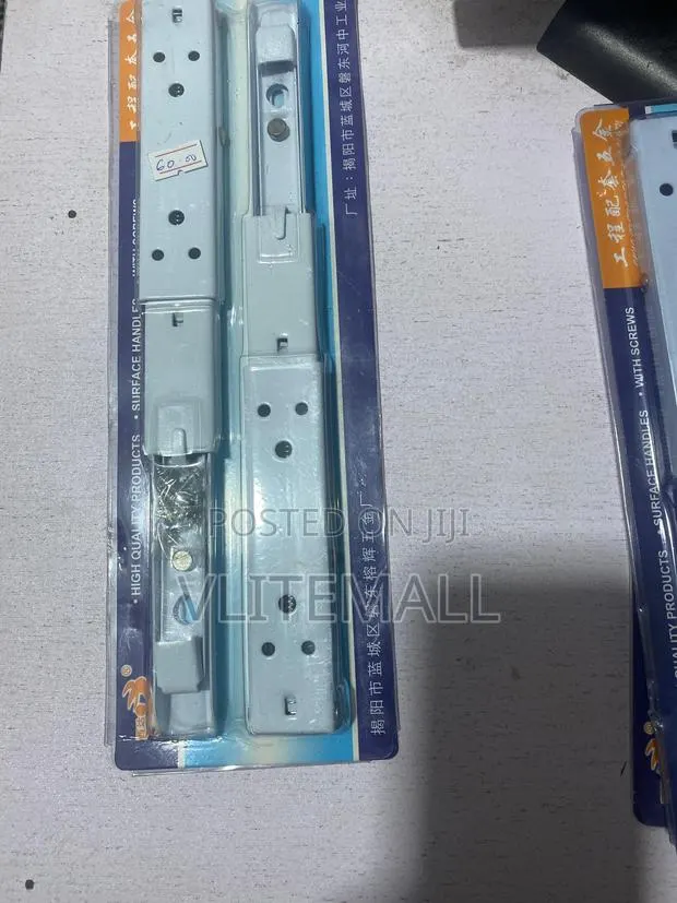 Shelf Bracket 12'' · Photo 1