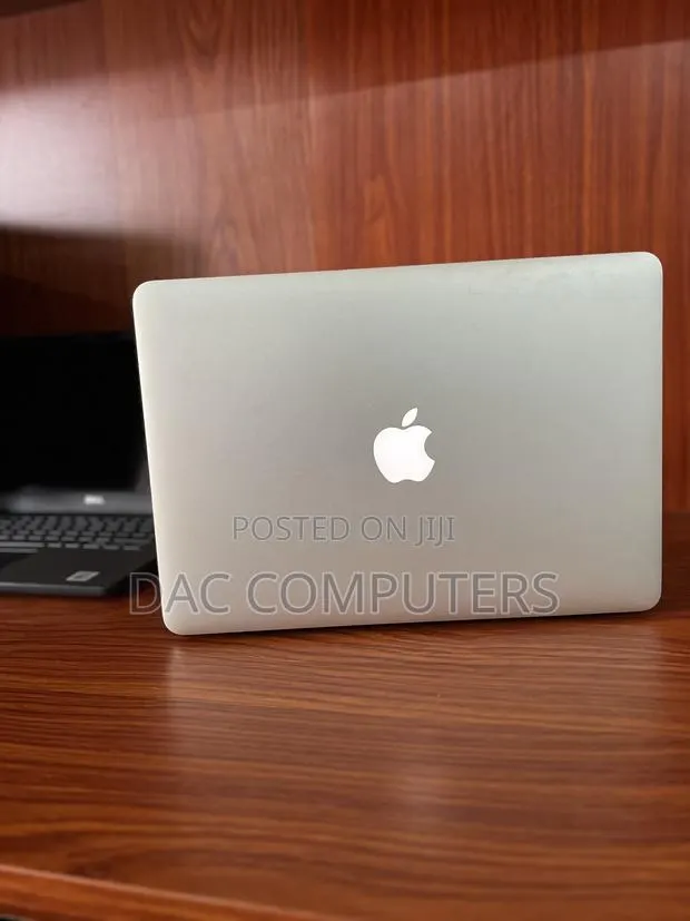Laptop Apple MacBook Air 8GB Intel Core i5 SSD 128GB · Photo 1