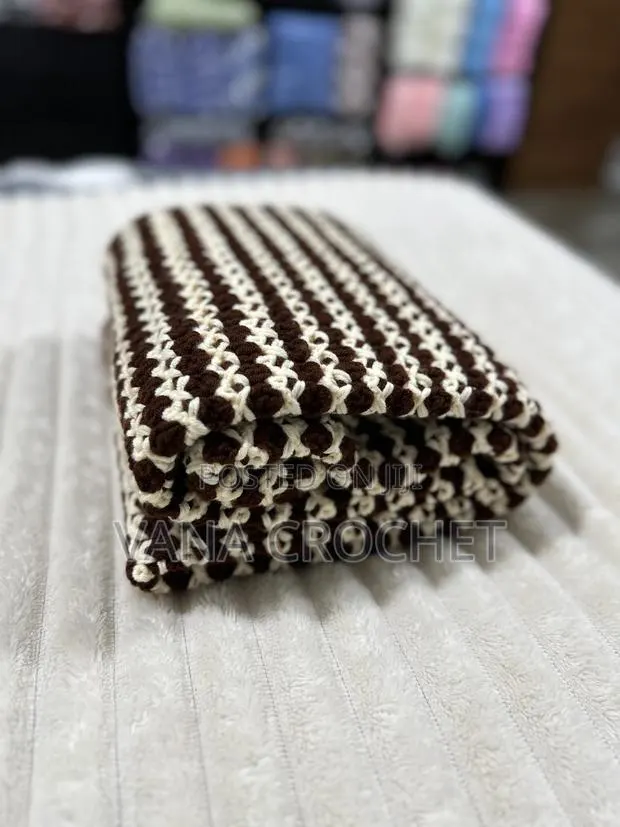 Handmade Crochet Chocolate Cupcake Blanket for Kids 0-6 Years · Photo 1